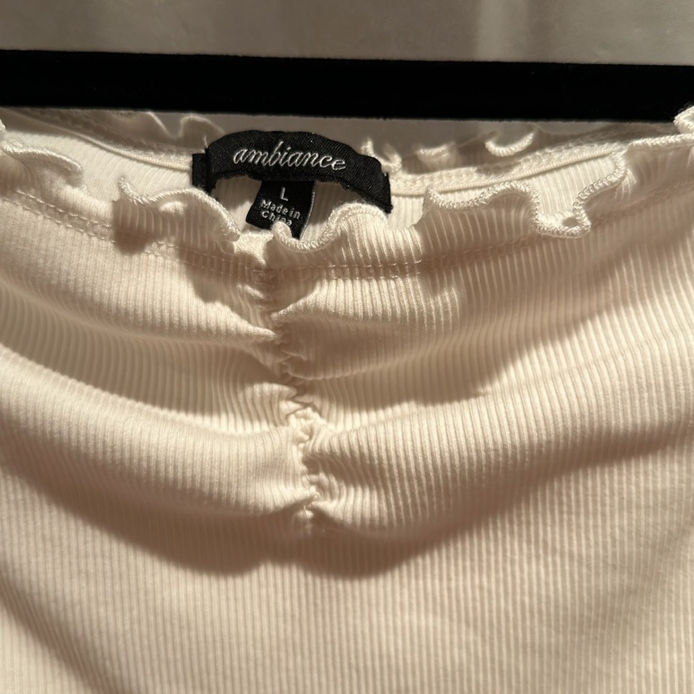 Women’s Ambiance short sleeved ribbed white ruffled outline shirt size L - Picture 2 of 3